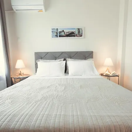 Bay View Apartment *